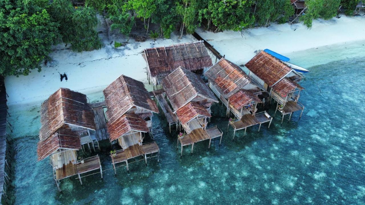 Firdas Bungalows Waisai Esterno foto